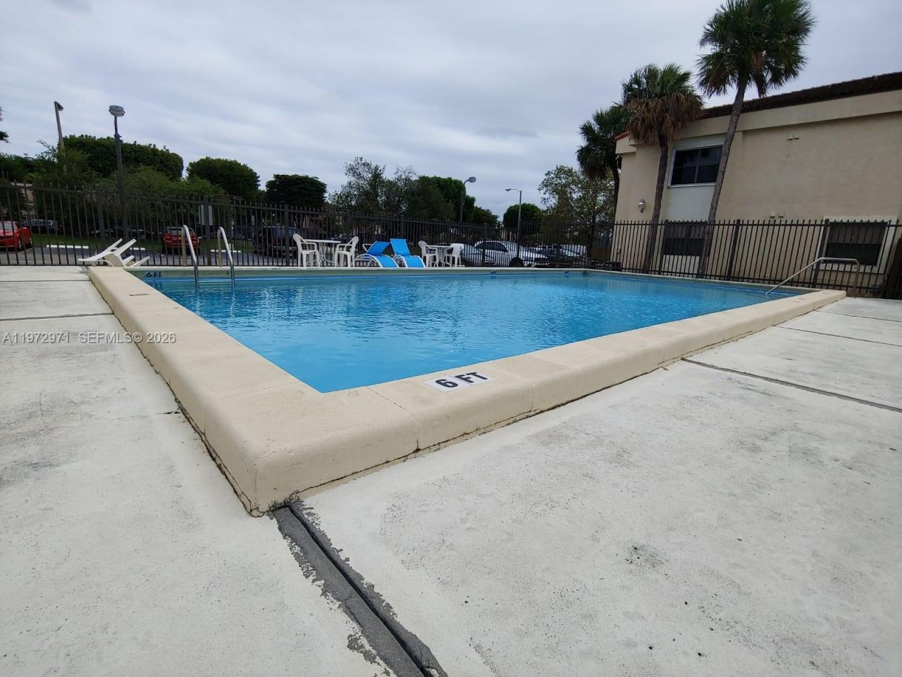 690 W Park Dr, Unit 2-204, Miami, FL 33172 Photo