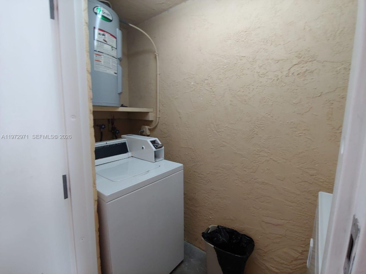 690 W Park Dr, Unit 2-204, Miami, FL 33172 Photo