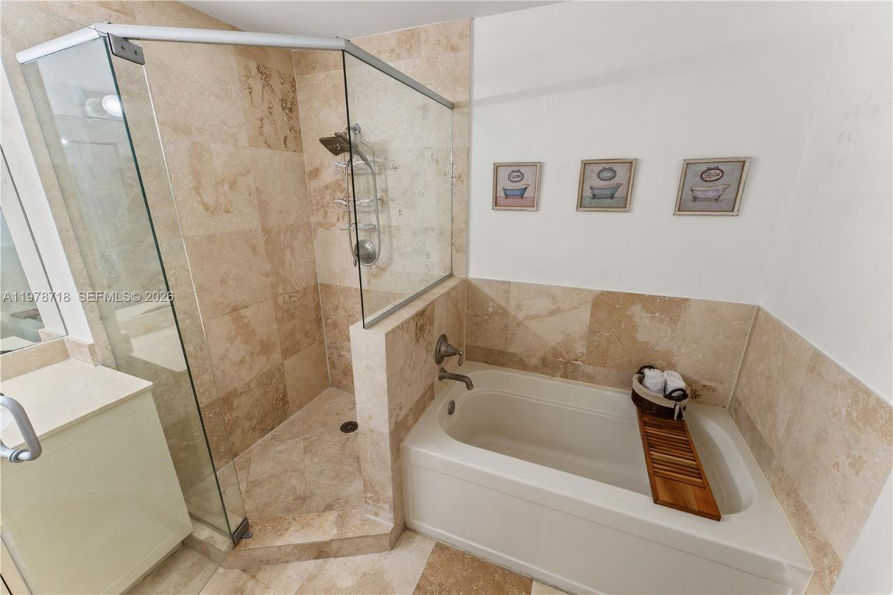 3232 SW 22nd Ter, Unit 708, Miami, FL 33145 Photo