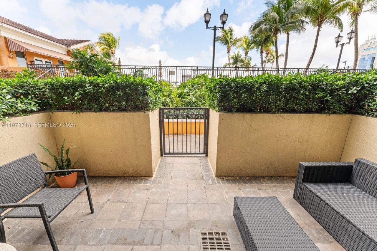 3232 SW 22nd Ter, Unit 708, Miami, FL 33145 Photo