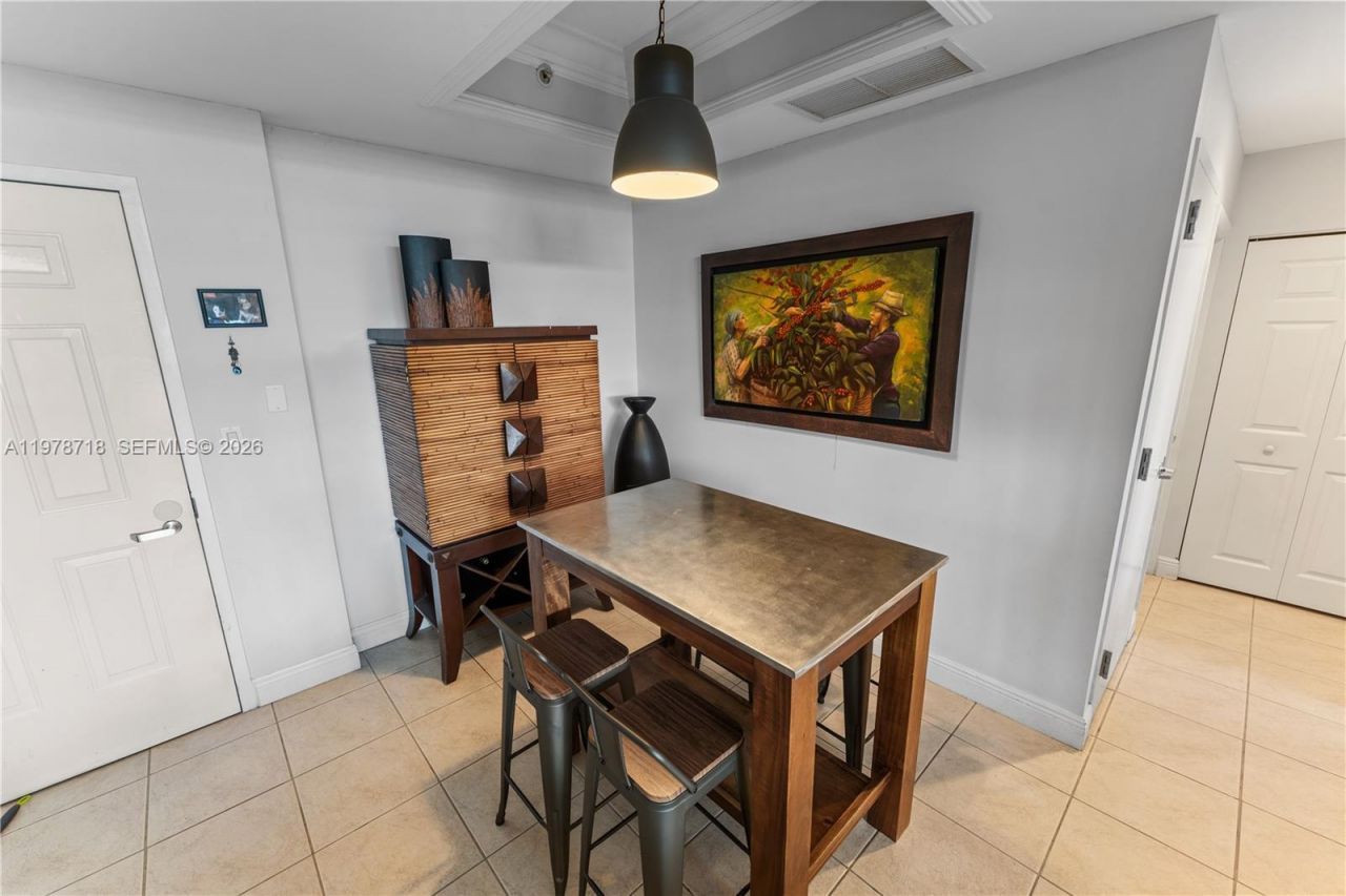 3232 SW 22nd Ter, Unit 708, Miami, FL 33145 Photo