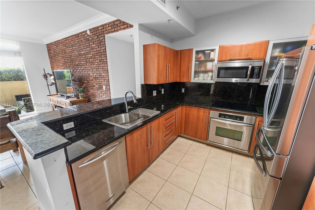 3232 SW 22nd Ter, Unit 708, Miami, FL 33145 Photo