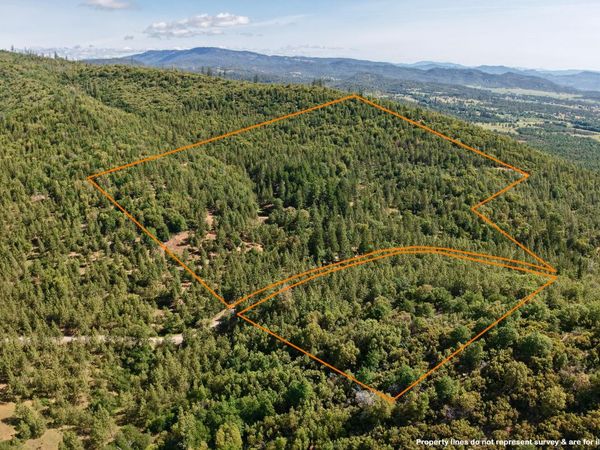 13007 Perry Road, Central Point, OR 97502