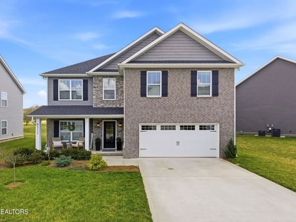 8512 Creek Valley Lane, Knoxville, TN 37931