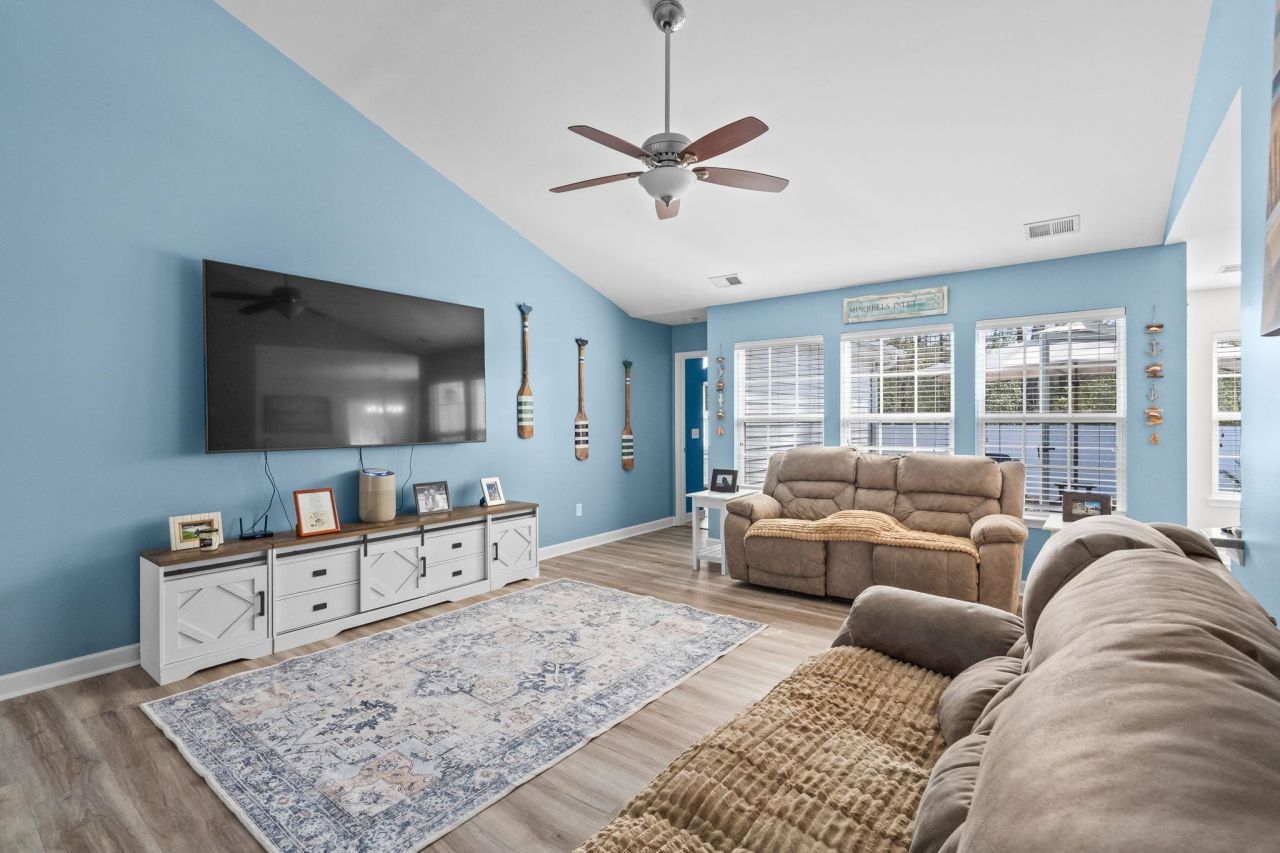 839 Riverward Dr. Photo 10