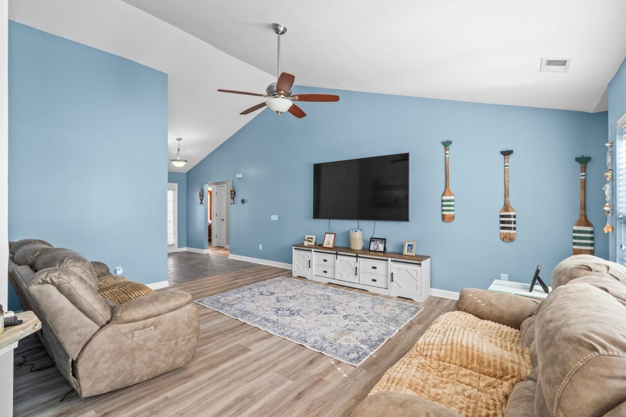 839 Riverward Dr. Photo 11