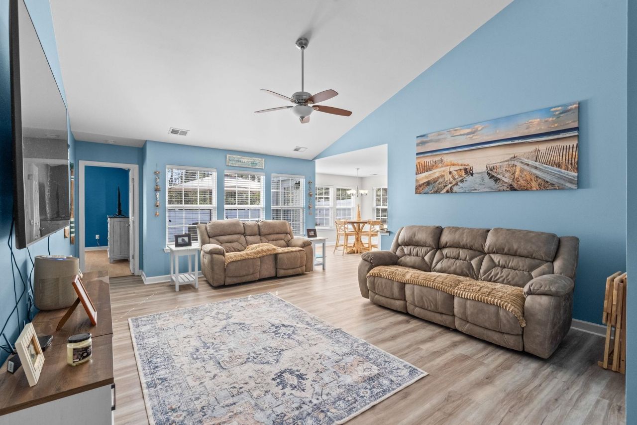 839 Riverward Dr. Photo 9