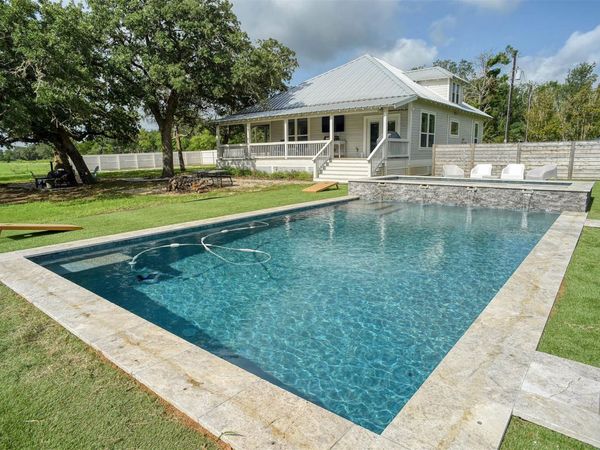 141 Grassyville RD , Paige, TX 78659