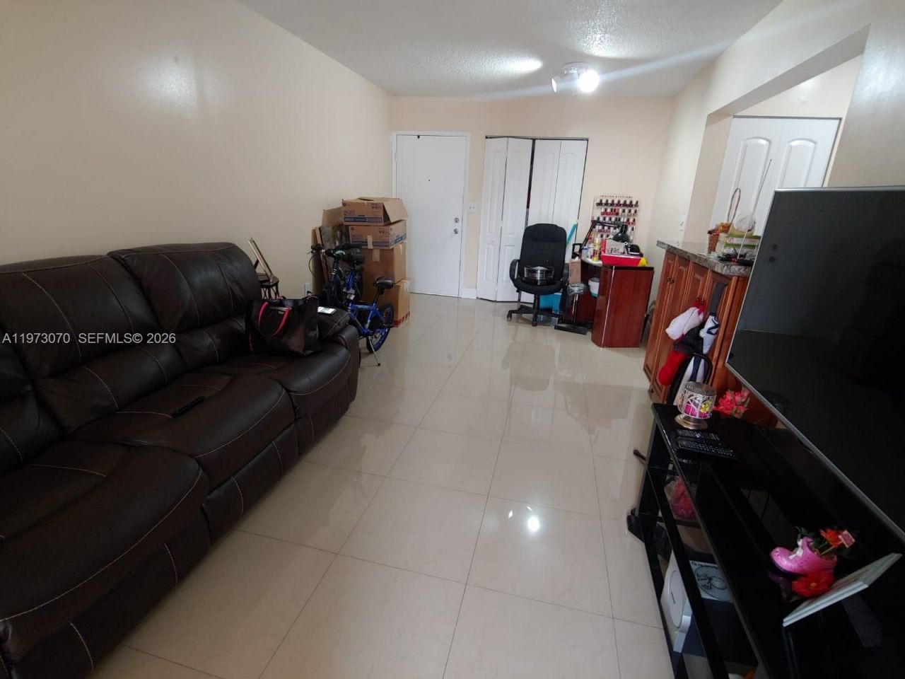 690 W Park Dr , Unit 2-204, Miami, FL 33172 Photo