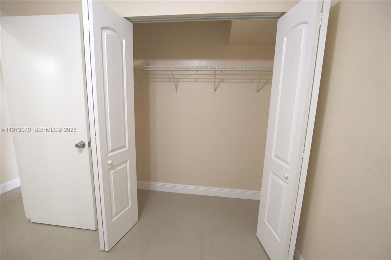 690 W Park Dr , Unit 2-204, Miami, FL 33172 Photo