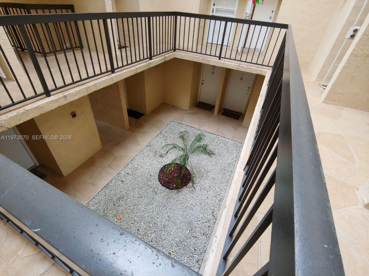 690 W Park Dr , Unit 2-204, Miami, FL 33172 Photo