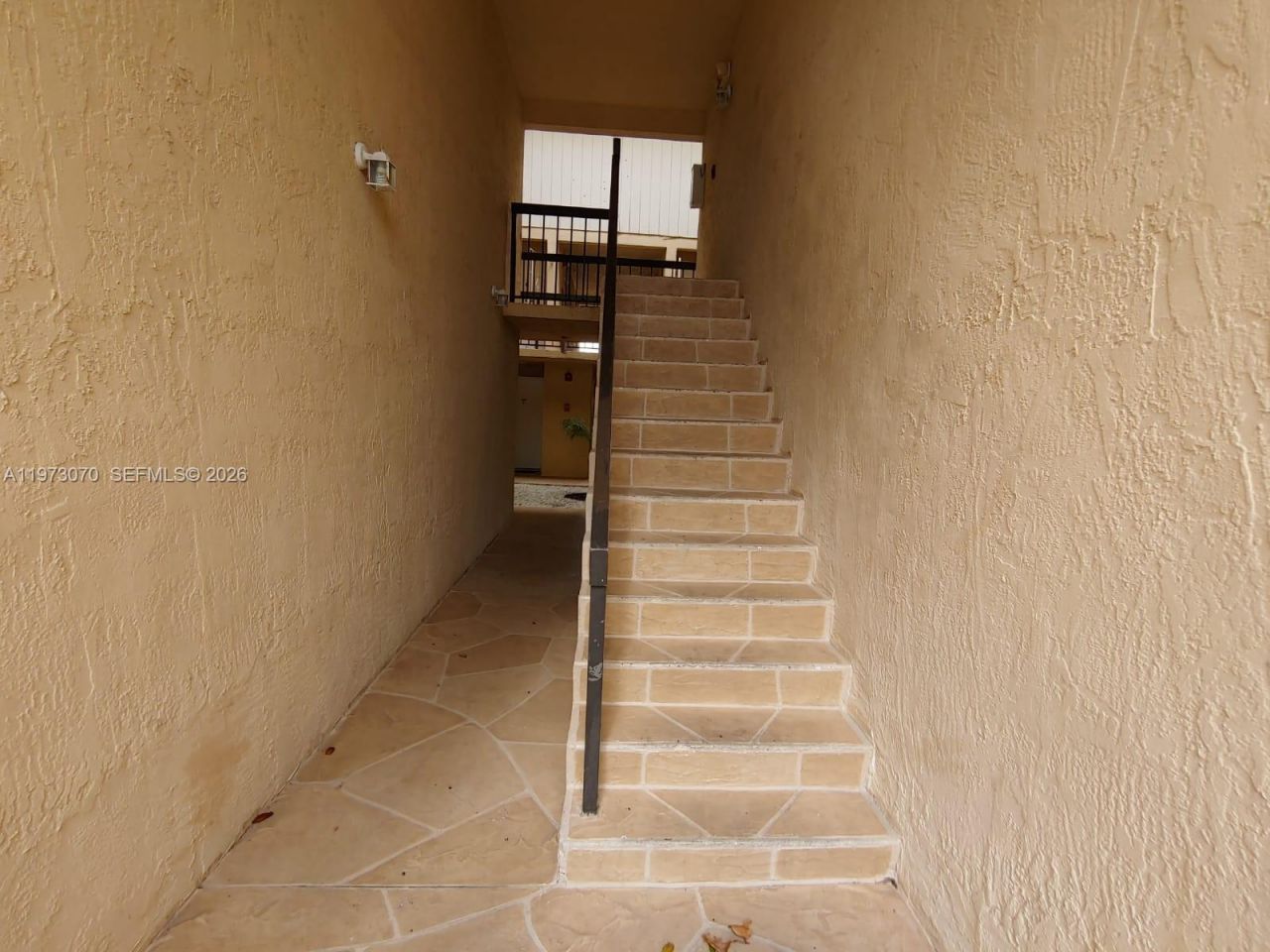 690 W Park Dr , Unit 2-204, Miami, FL 33172 Photo