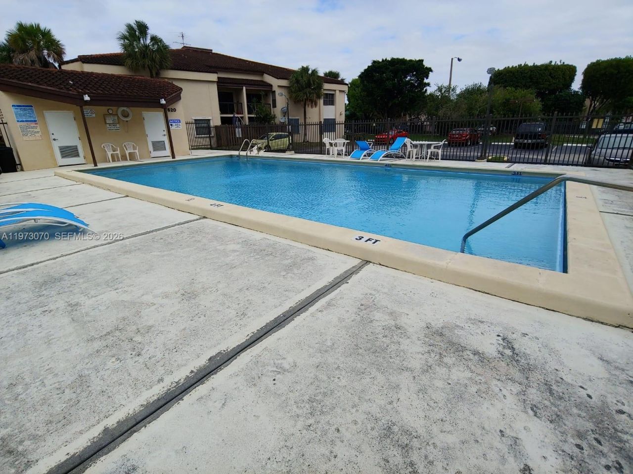 690 W Park Dr , Unit 2-204, Miami, FL 33172 Photo