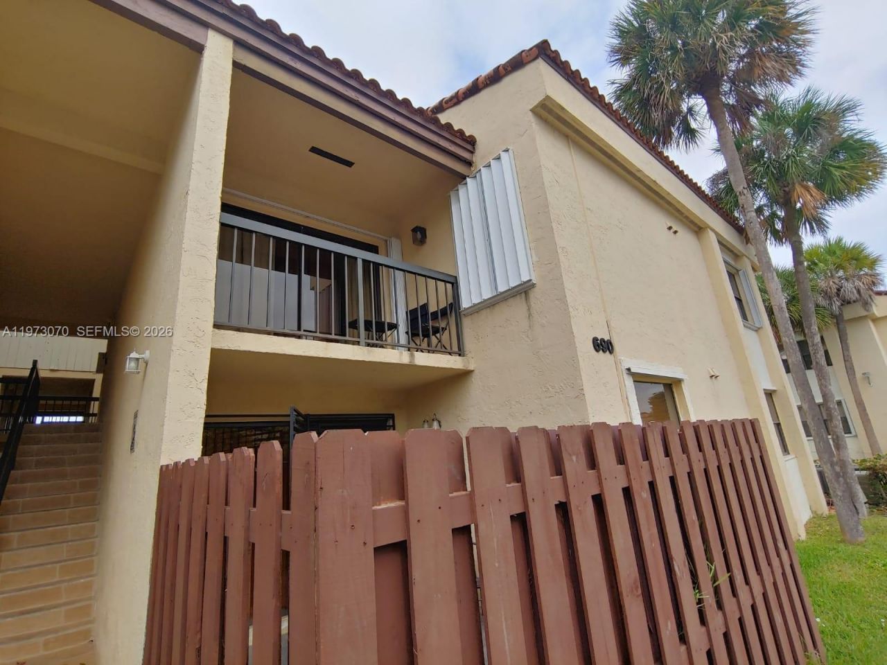 690 W Park Dr , Unit 2-204, Miami, FL 33172 Photo