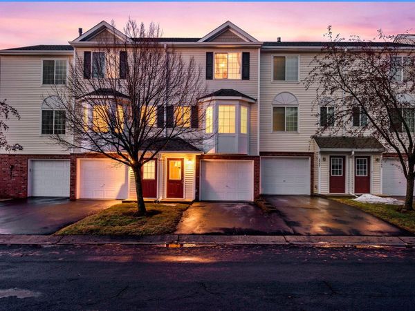 2945 Village Circle, Chanhassen, MN 55317