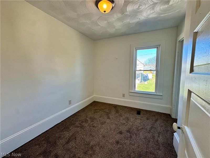 445 W Martin Street, East Palestine, OH 44413 Photo 13