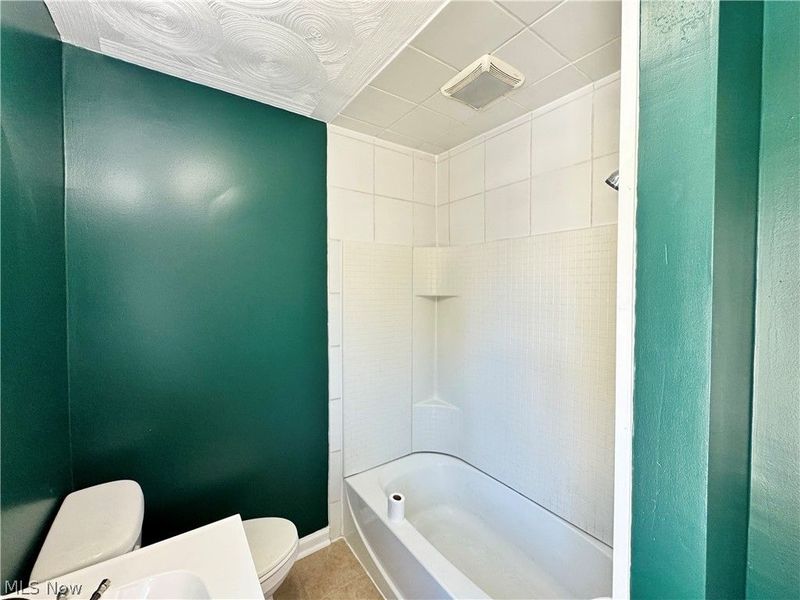 445 W Martin Street, East Palestine, OH 44413 Photo 17