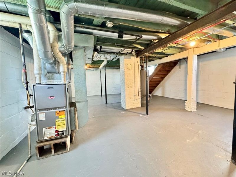 445 W Martin Street, East Palestine, OH 44413 Photo 19