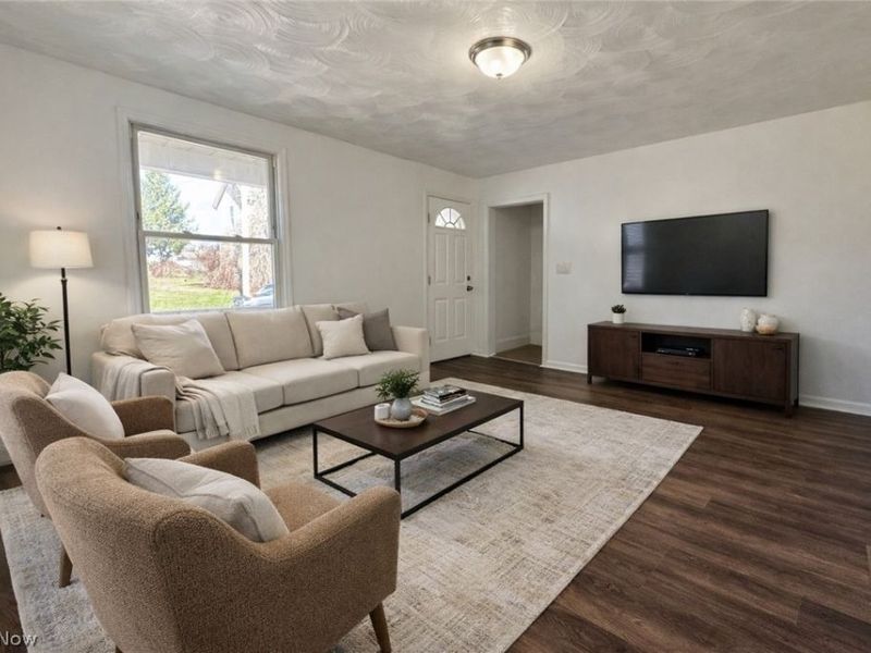 445 W Martin Street, East Palestine, OH 44413 Photo 2