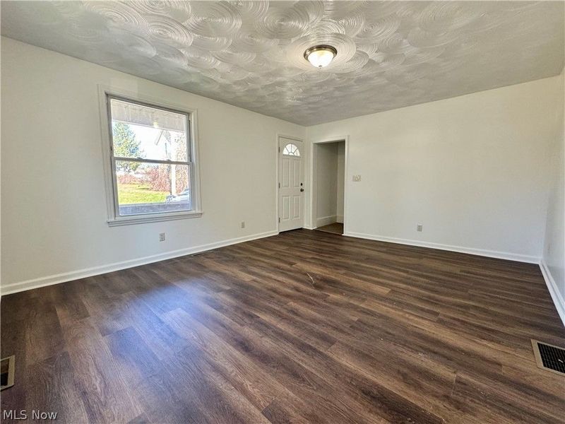 445 W Martin Street, East Palestine, OH 44413 Photo 8