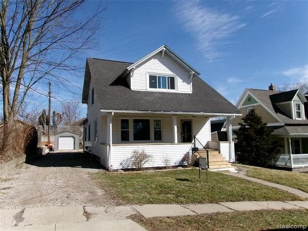 216 E Washington Street, Howell, MI 48843