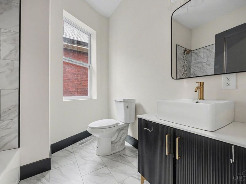 112 Valencia Street, Cincinnati, OH 45219 Photo 13