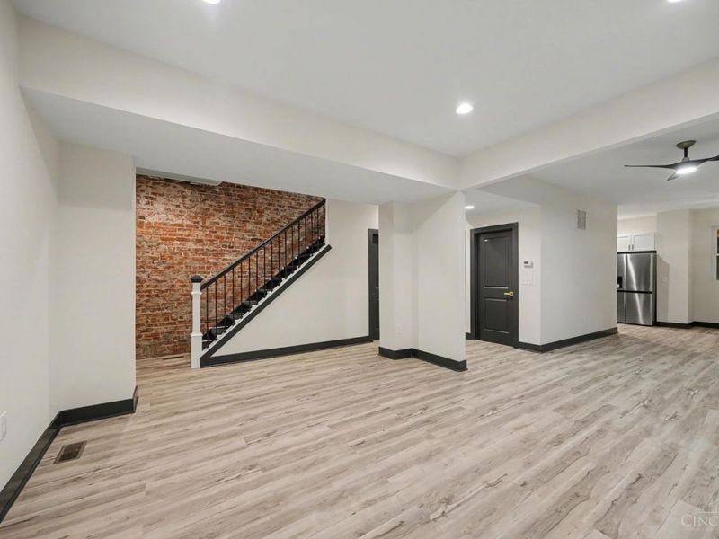 112 Valencia Street, Cincinnati, OH 45219 Photo 2