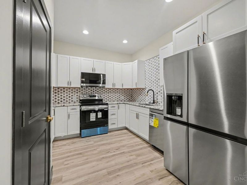 112 Valencia Street, Cincinnati, OH 45219 Photo 4