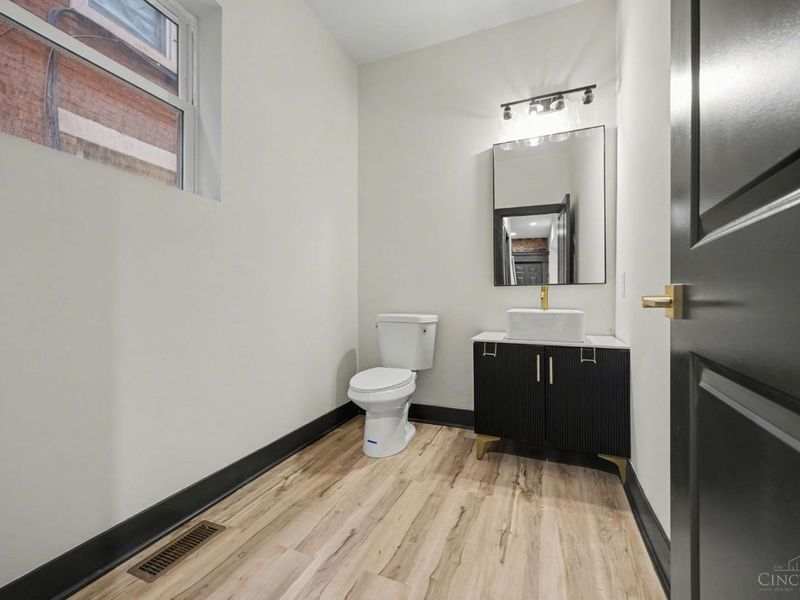 112 Valencia Street, Cincinnati, OH 45219 Photo 9