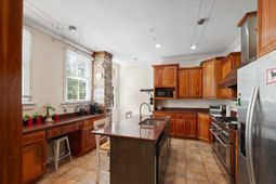 77 Pitt Street photo 4