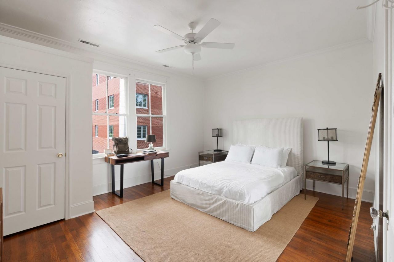 77 Pitt Street Photo 47