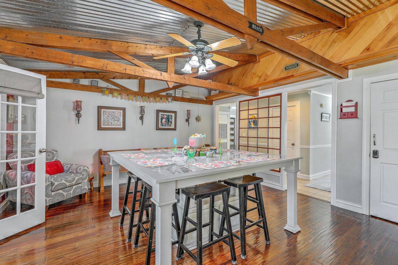 111 Canaberry Circle Photo 4