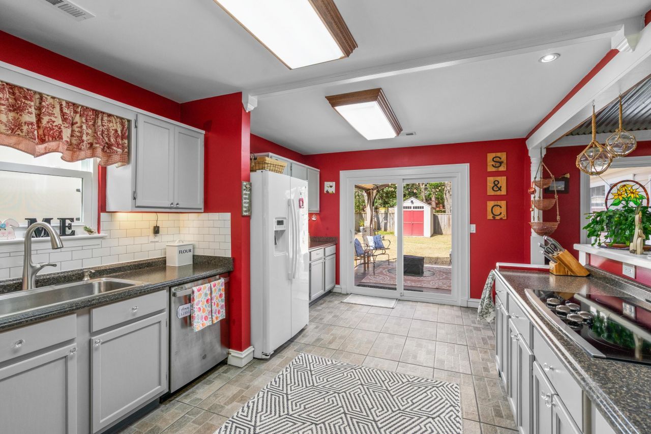 111 Canaberry Circle Photo 8