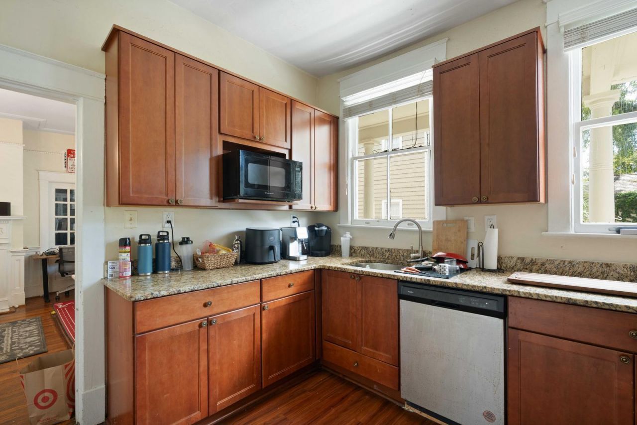 77 Pitt Street Photo 34