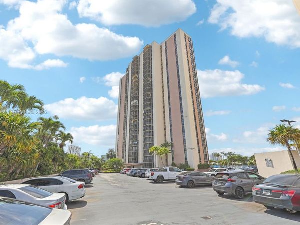 20379 W Country Club Dr, Unit 1436, Aventura, FL 33180