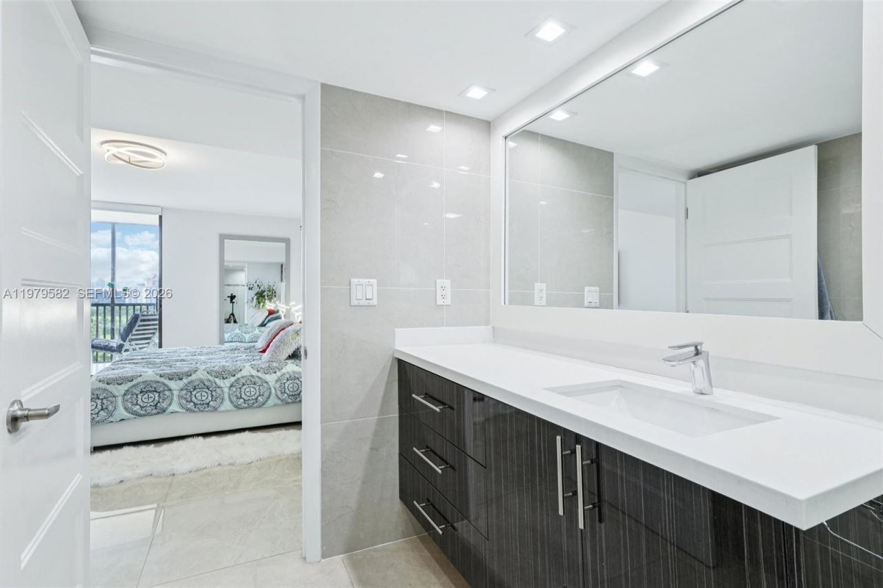 20379 W Country Club Dr , Unit 1436, Aventura, FL 33180 Photo