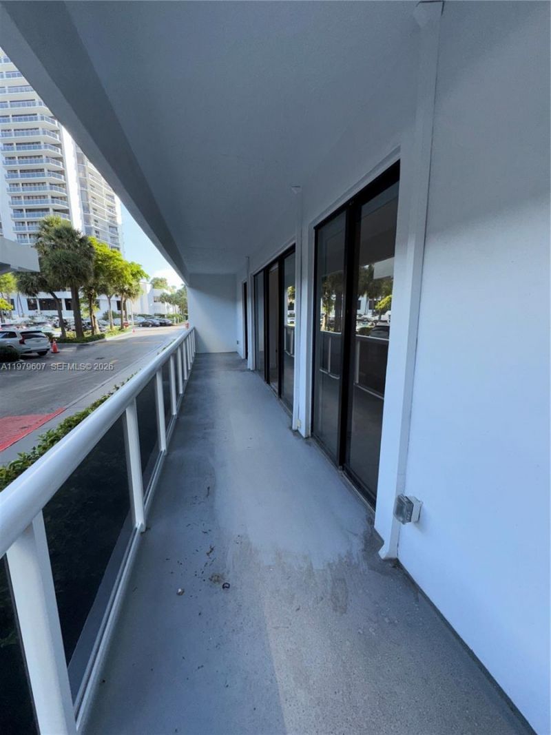 20505 E Country Club Dr , Unit 135, Aventura, FL 33180 Photo