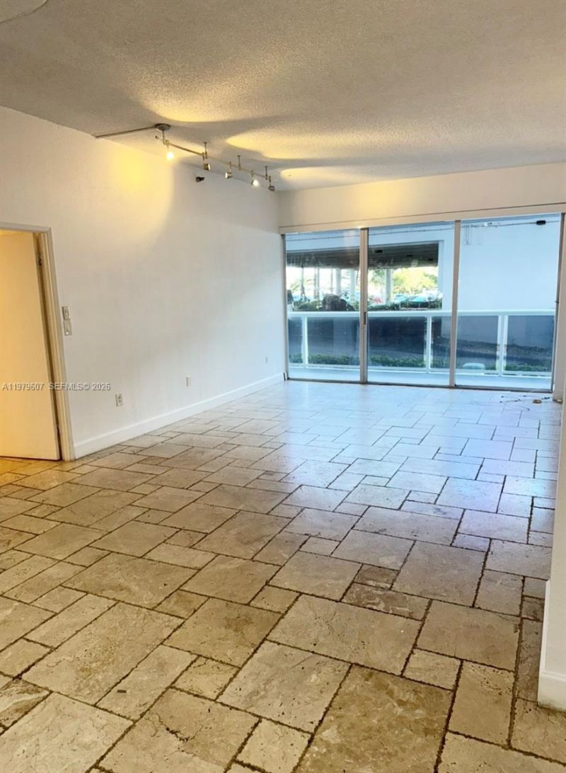 20505 E Country Club Dr , Unit 135, Aventura, FL 33180 Photo