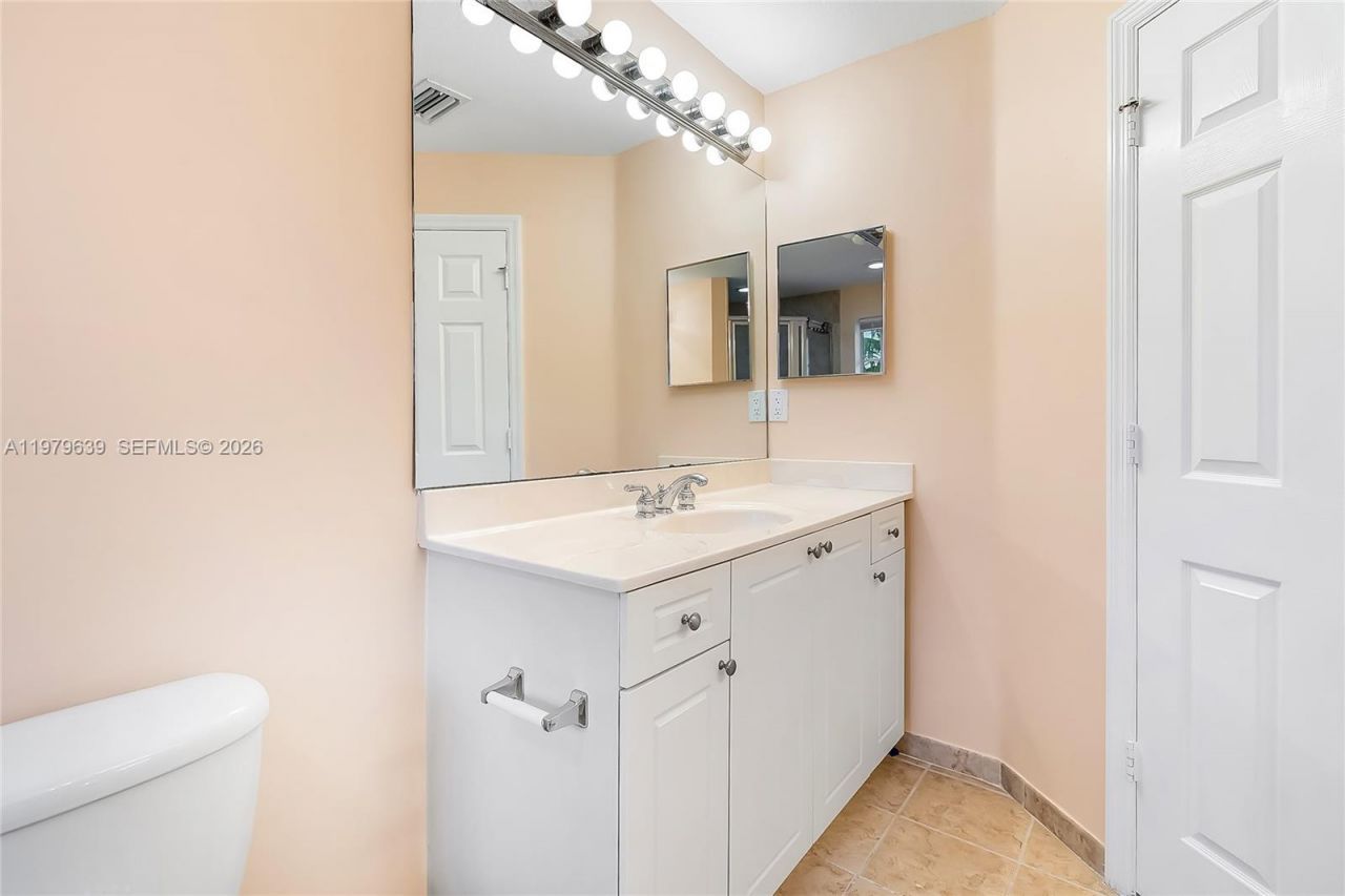 330 SW 2nd Ave, Unit 12, Hallandale Beach, FL 33009 Photo