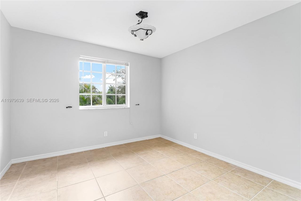 330 SW 2nd Ave, Unit 12, Hallandale Beach, FL 33009 Photo