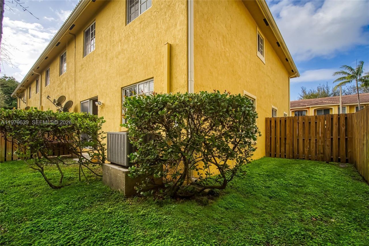 330 SW 2nd Ave, Unit 12, Hallandale Beach, FL 33009 Photo