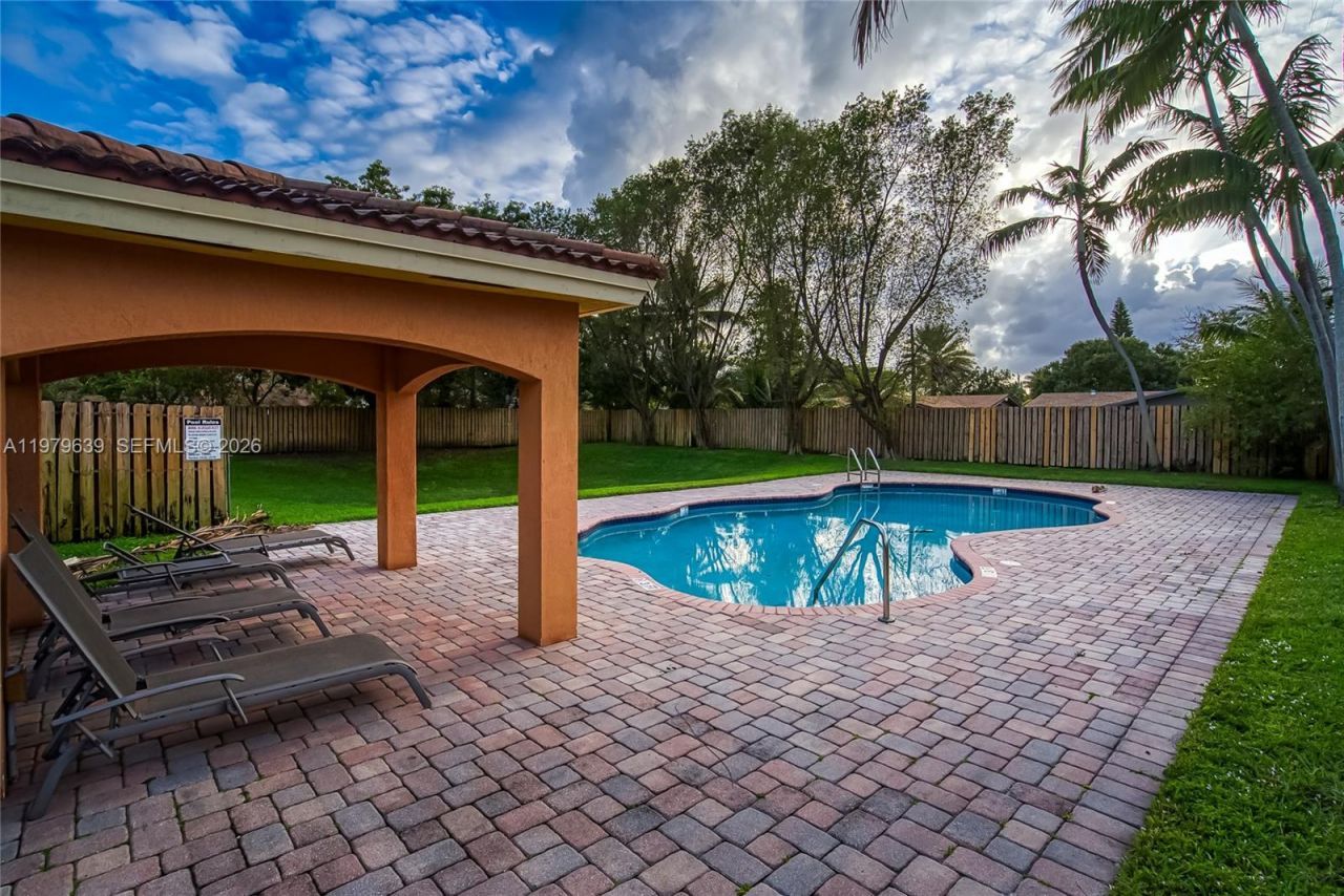 330 SW 2nd Ave, Unit 12, Hallandale Beach, FL 33009 Photo