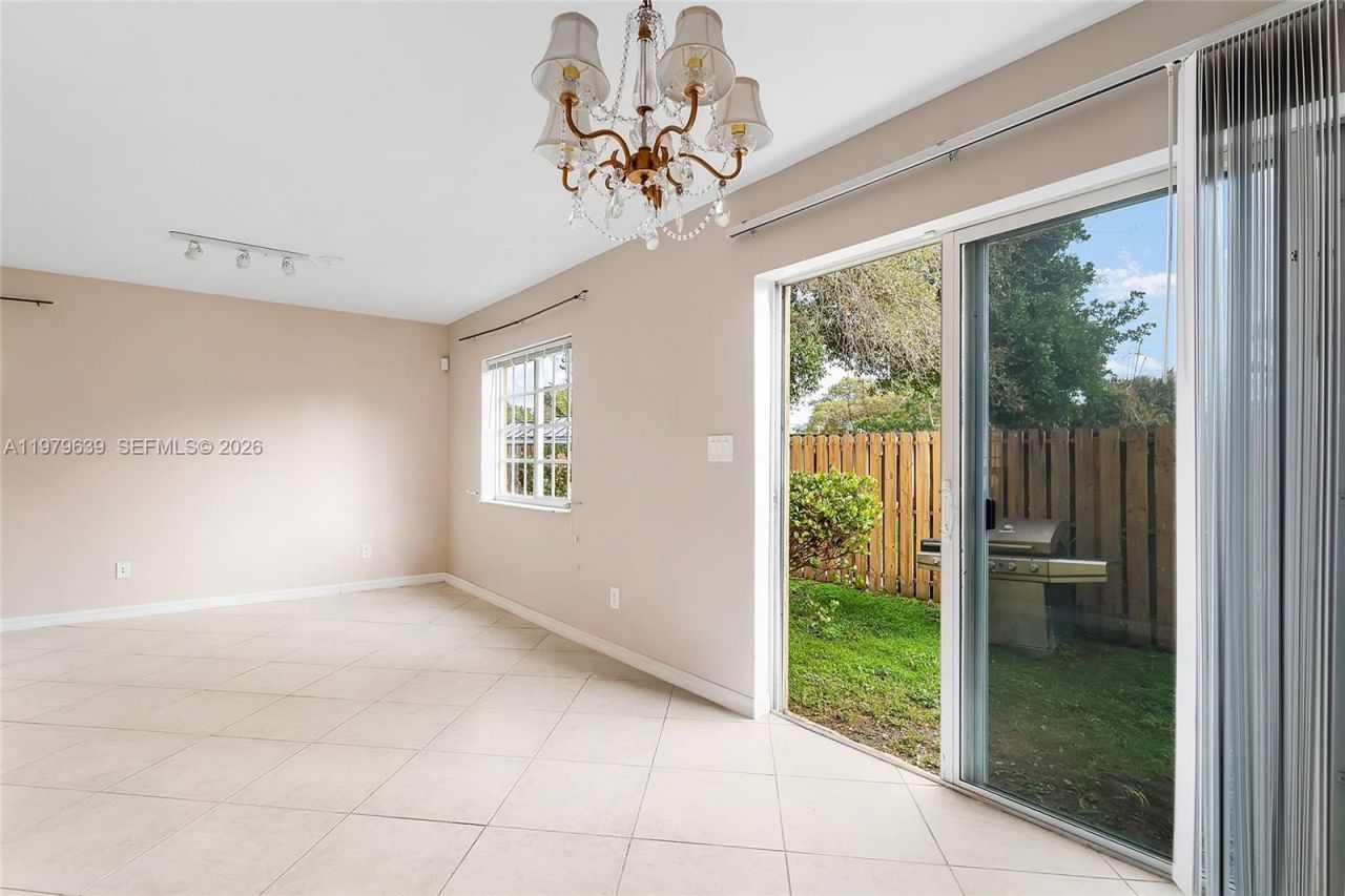 330 SW 2nd Ave, Unit 12, Hallandale Beach, FL 33009 Photo