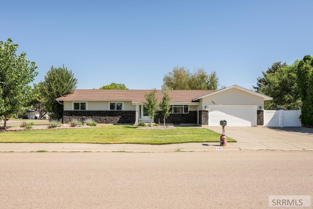 2415 Eastview Drive, Idaho Falls, ID 83401 Main Photo