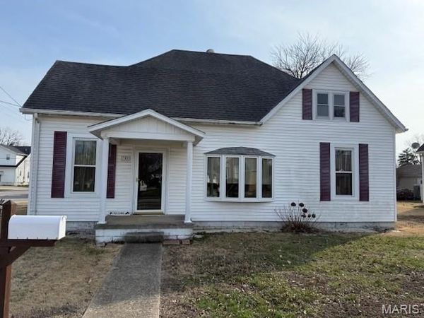 702 Belle Avenue , Pinckneyville, IL 62274