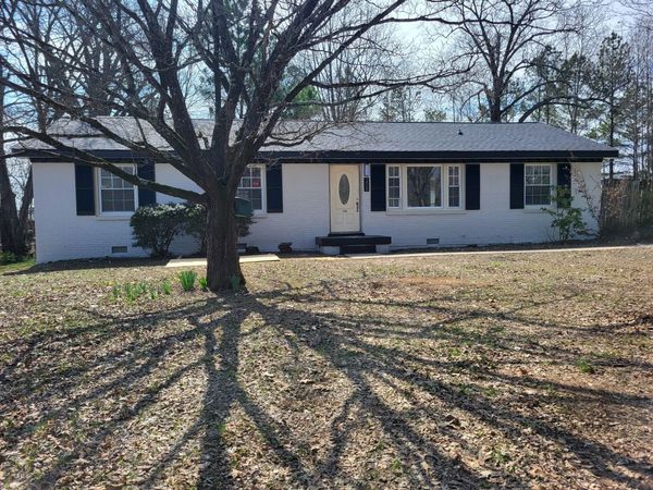 208 Forest Hills Dr, Clarksville, TN 37040