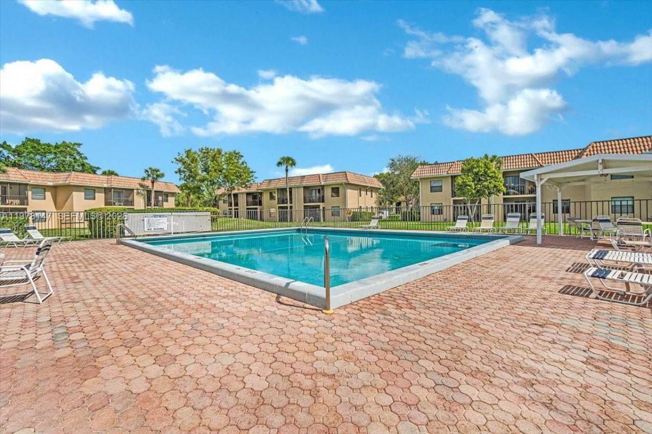 6832 S Palmetto Cir S, Unit 201, Boca Raton, FL 33433 Photo