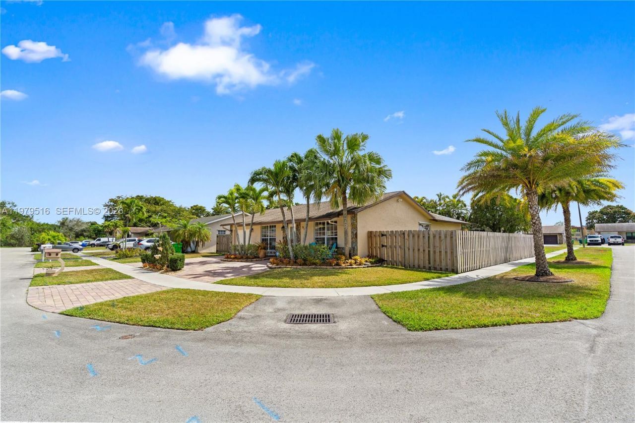 9136 NW 32nd Pl, Sunrise, FL 33351 Photo