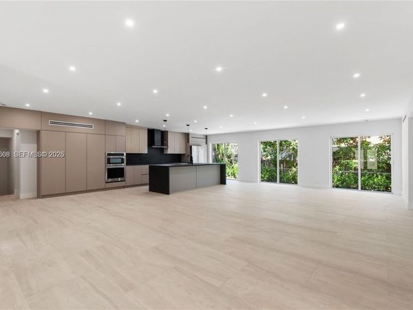 2251 SW 20th St , Miami, FL 33145