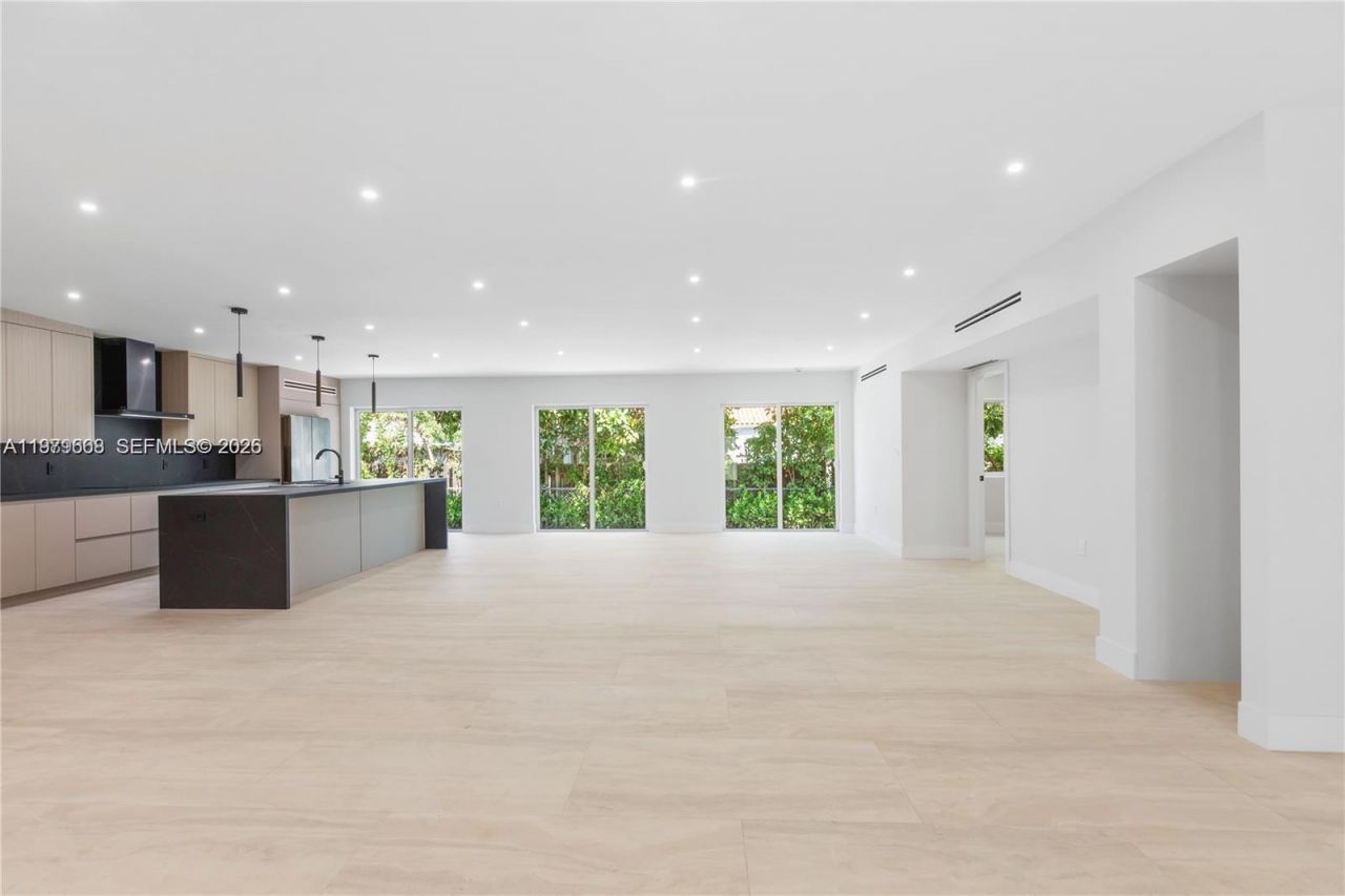 2251 SW 20th St , Miami, FL 33145 Photo